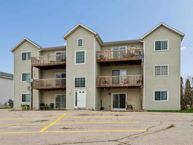 Condo for sale in Oxford, Iowa