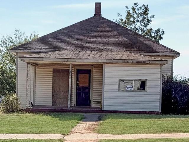 House for sale in Sayre, Beckham County
