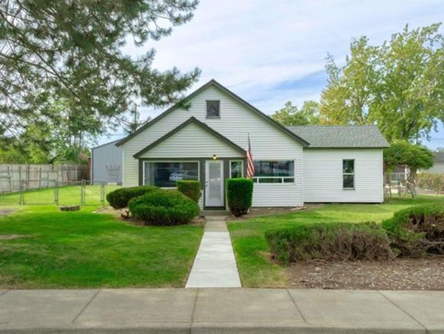 House for sale in Bridge-to-Bridge, Kennewick