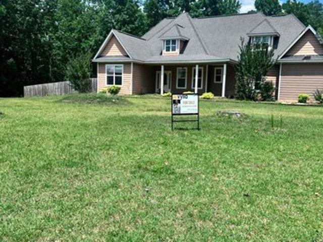 House for sale in Elmore, Alabama