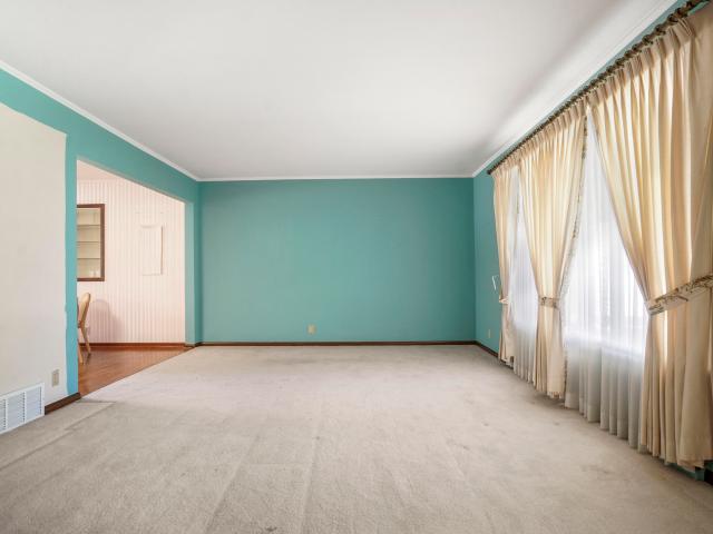 House for sale in Thiensville, Ozaukee County