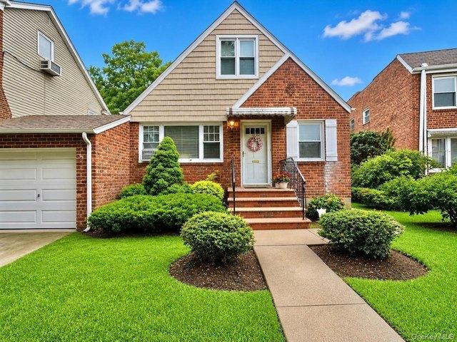 House for sale in Queens, Arverne