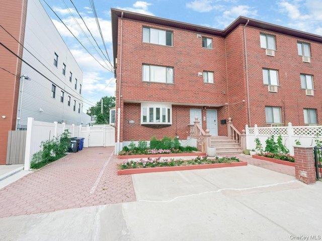 House for sale in Queens, Arverne