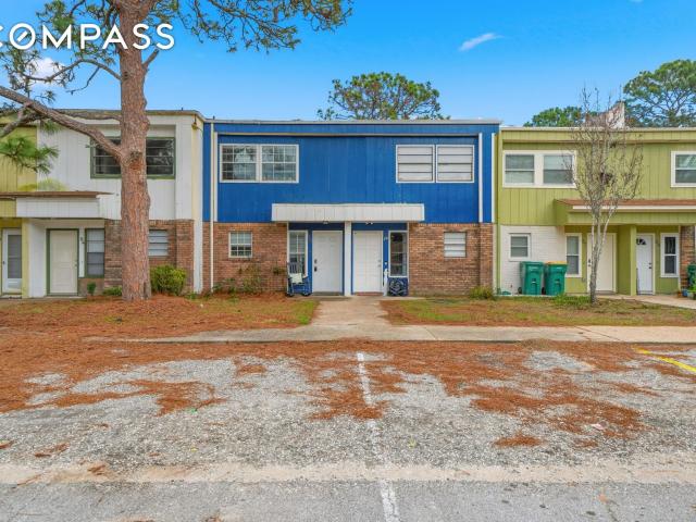 Townhouse for sale in Shalimar, Florida