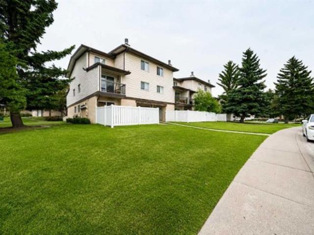 Townhouse for sale in Forest Heights, Calgary