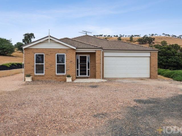 Cottage for sale in Kilmore, Victoria