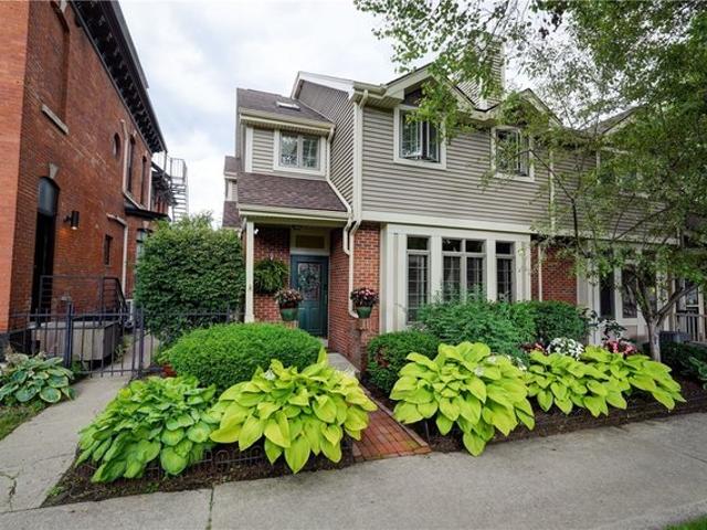 Townhouse for sale in Oak Hill, New York
