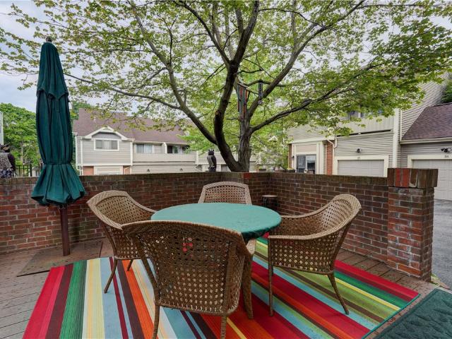 Townhouse for sale in Oak Hill, New York
