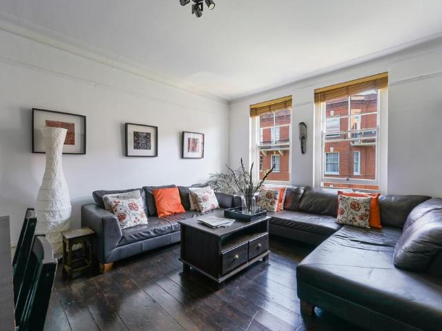 Apartment for rent in West Kensington, Greater London
