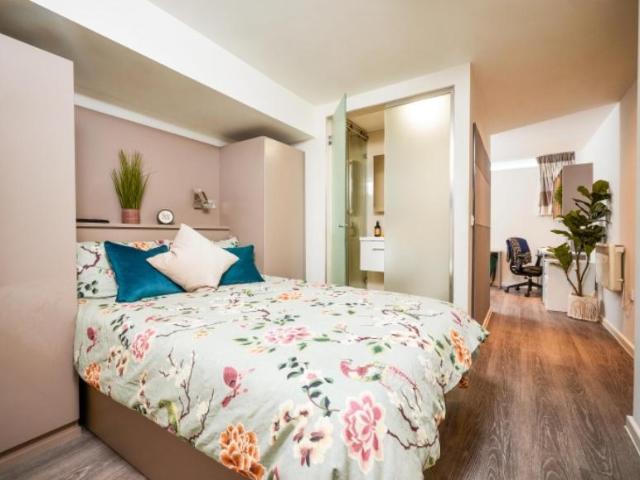 Room for rent in Calderstones