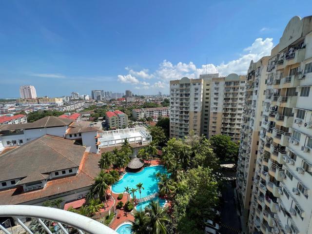 Condominium for sale in Malaka