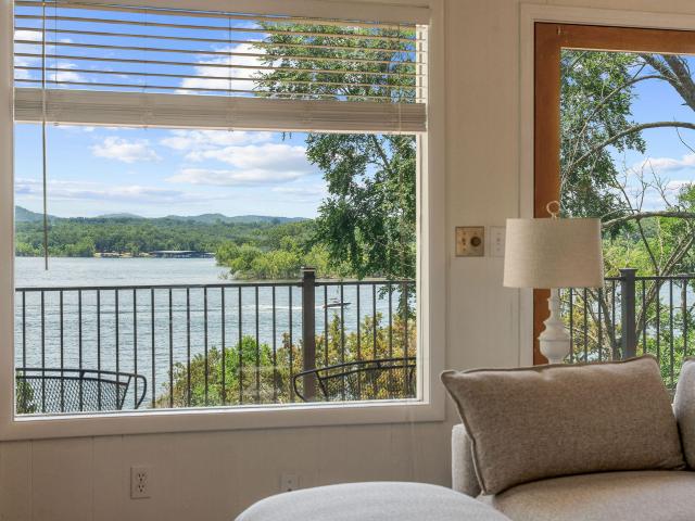 House for sale in Stone, Missouri