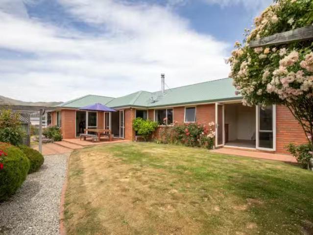 House for sale in Otakou