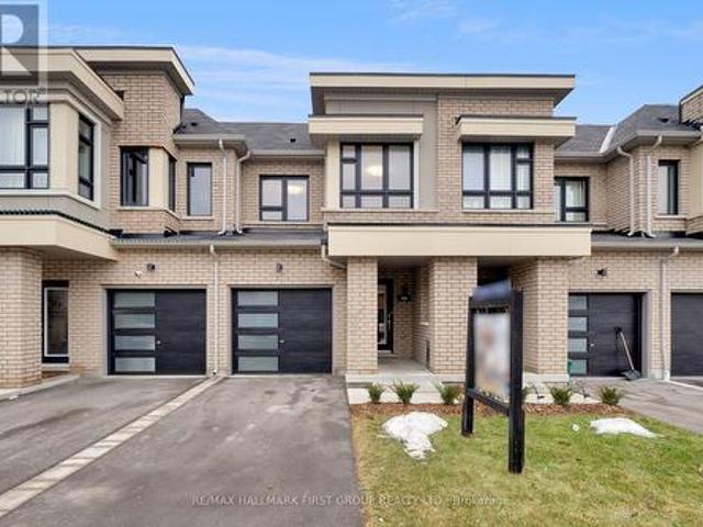 Townhouse for sale in Durham, Ontario