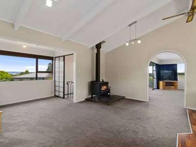 House for rent in Oratia