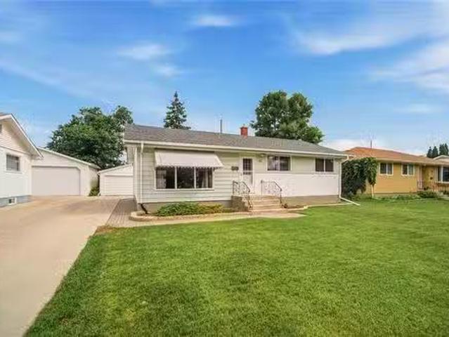 House for sale in East St. Paul, Manitoba