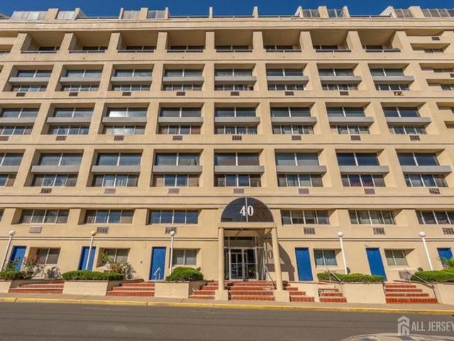 Condo for sale in Perth Amboy, New Jersey