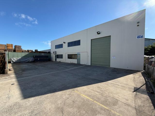 Warehouse for rent in Toombul, Queensland