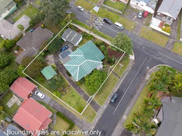 House for sale in Oratia
