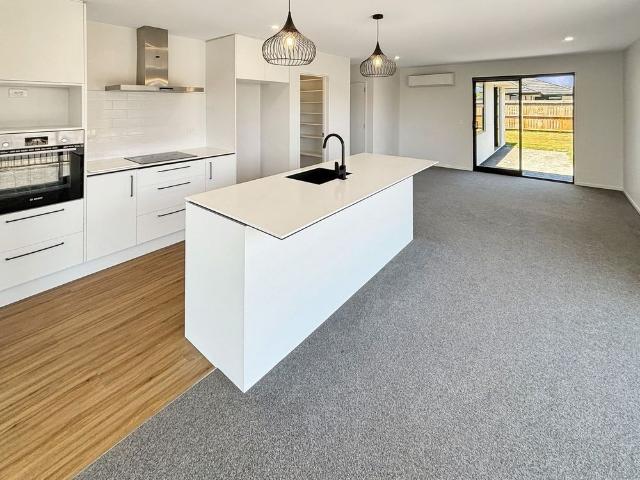 House for rent in Chaslands, Canterbury