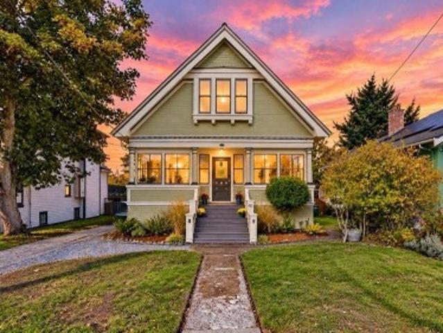 House for sale in James Bay, Victoria