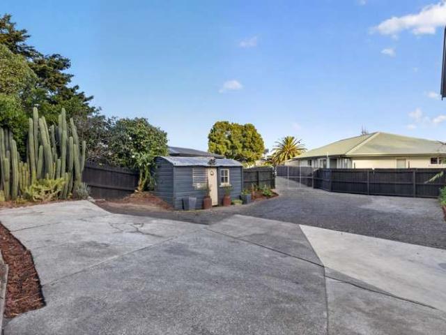 House for sale in Chaslands, Canterbury