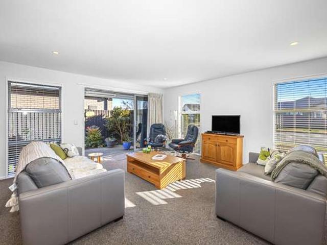 House for sale in Chaslands, Canterbury