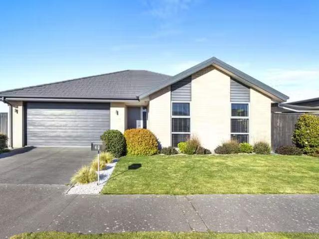 House for sale in Chaslands, Canterbury