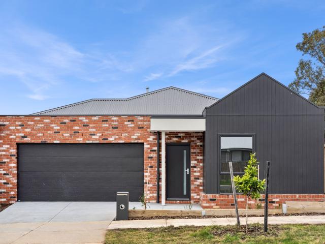 House for rent in Gisborne, Victoria