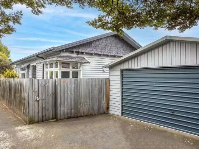 House for sale in Chaslands, Canterbury