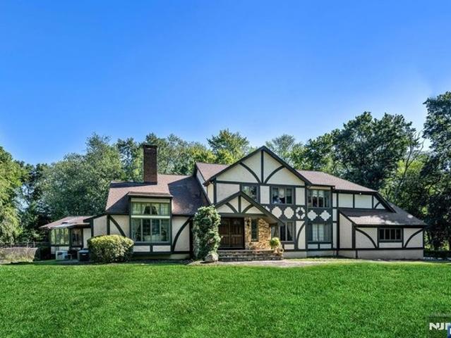 House for sale in Saddle River, New Jersey