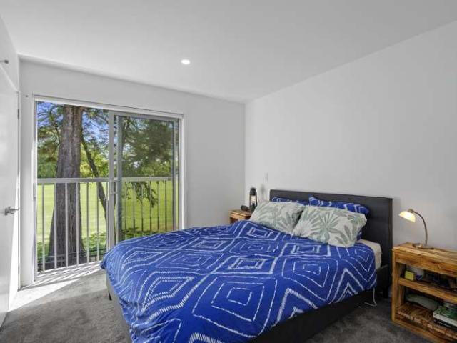 Townhouse for sale in Chaslands, Canterbury