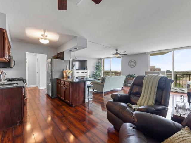 Condo for sale in Oak Brook, Illinois