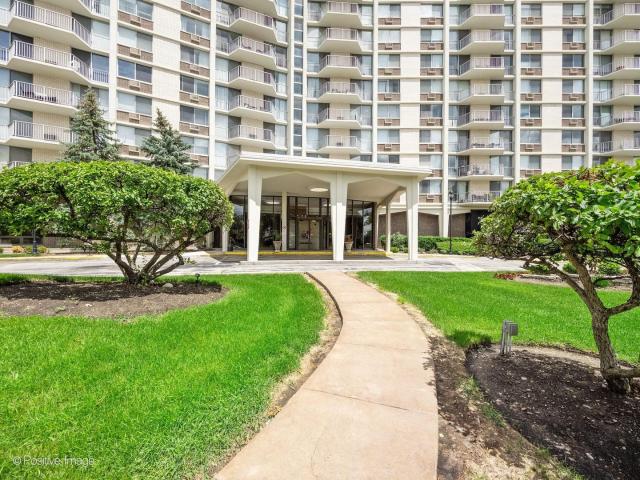 Condo for sale in Oak Brook, Illinois