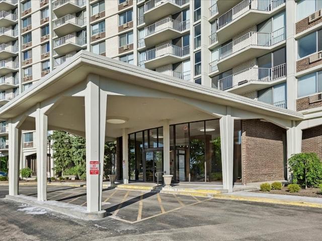 Condo for sale in Oak Brook, Illinois