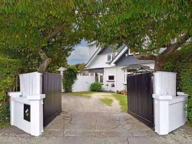 House for sale in Chaslands, Canterbury