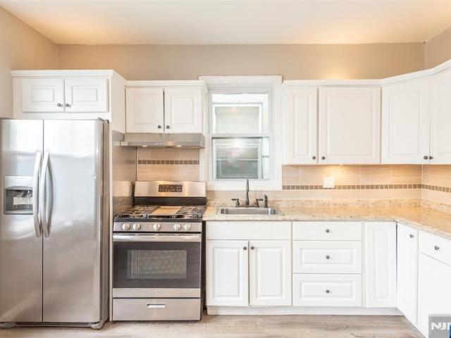 Duplex for rent in Bloomfield, New Jersey