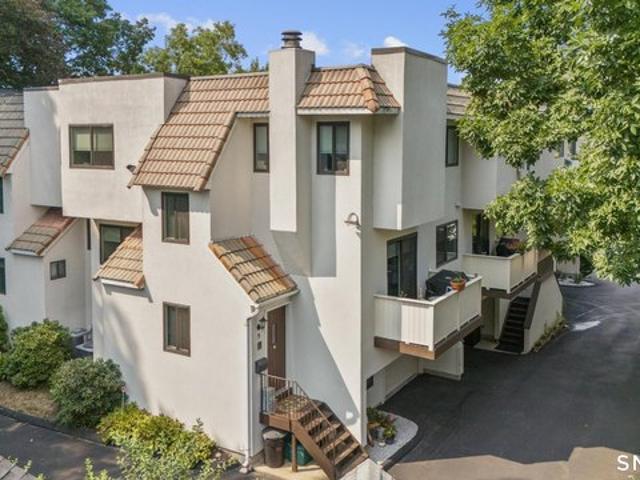 Townhouse for sale in Cos Cob, Connecticut