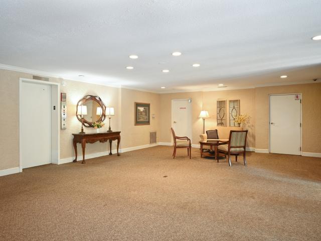 Condo for sale in Glen Ellyn