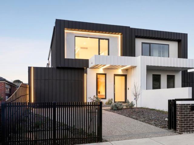 Townhouse for sale in Bentleigh, Melbourne