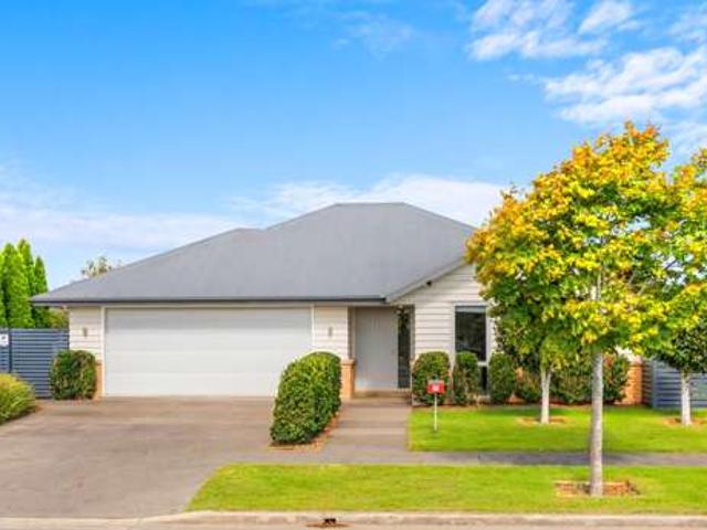 House for sale in Chaslands, Canterbury