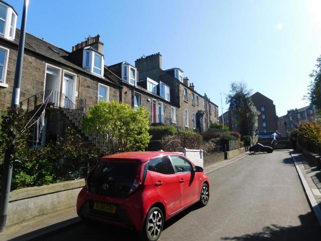 Apartment for rent in Hillside, Leith