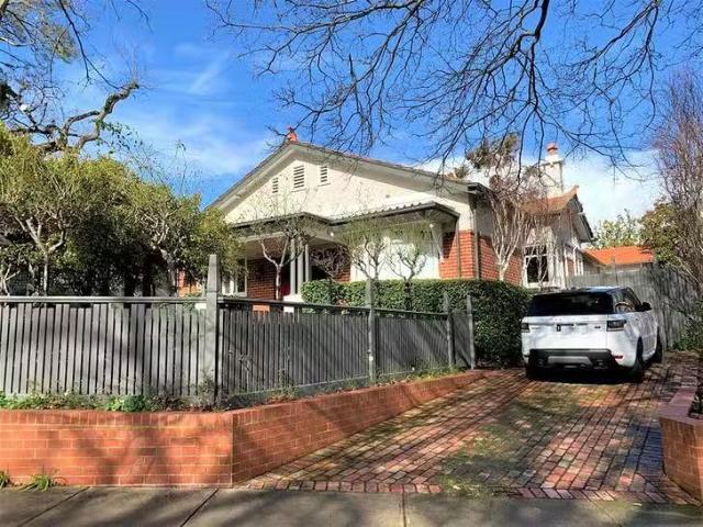 House for rent in Surrey Hills