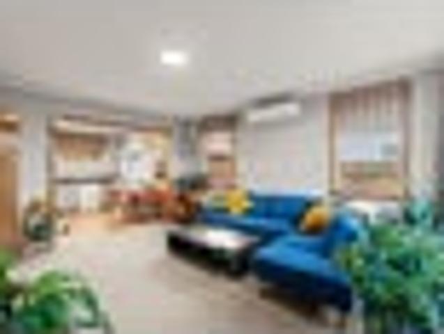 Townhouse for sale in Chaslands, Canterbury