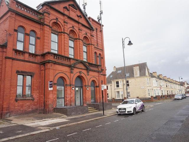 Apartment for rent in Kensington, Calderstones