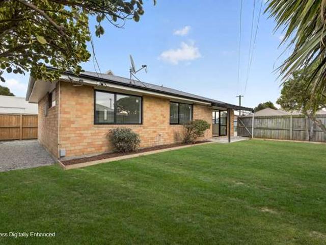 House for sale in Chaslands, Canterbury