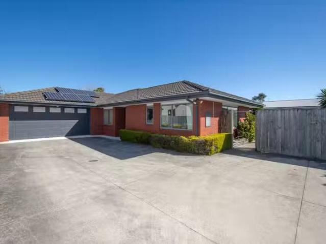 House for sale in Chaslands, Canterbury