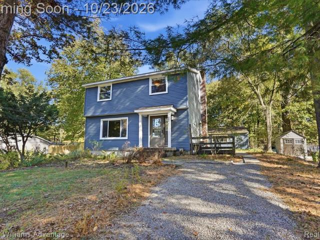 House for sale in Lafave, Commerce Charter Township