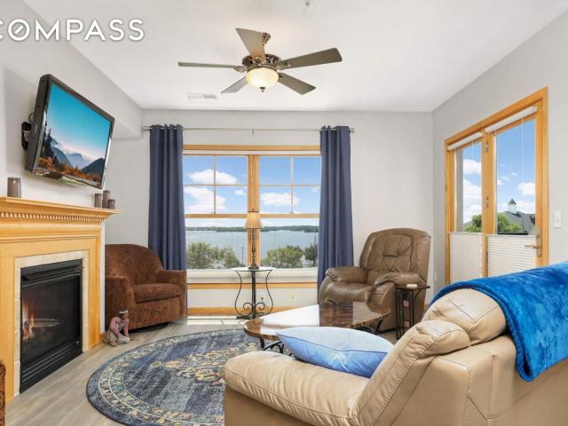 House for sale in Spring Park