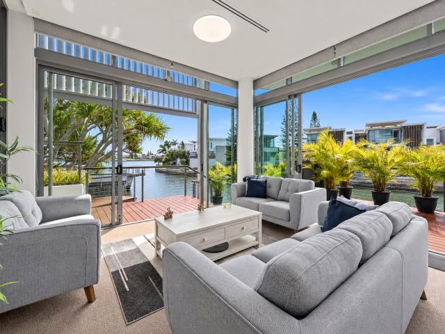 Apartment for rent in Paradise Point, Gold Coast City